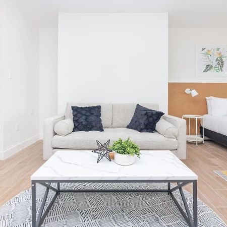 Large Stylish Studio Apartment In El Portal #3 Маямі Екстер'єр фото