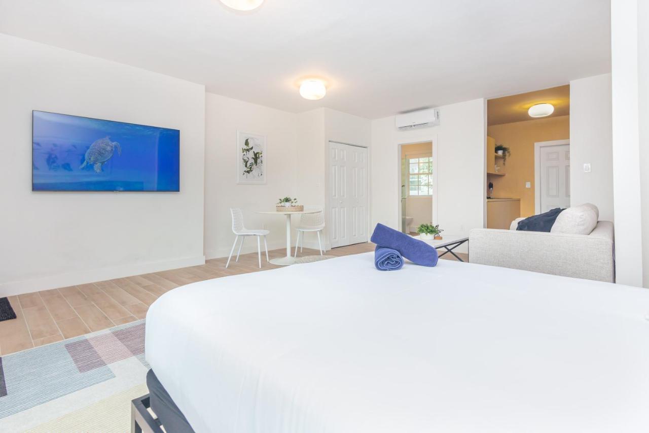Large Stylish Studio Apartment In El Portal #3 Маямі Екстер'єр фото