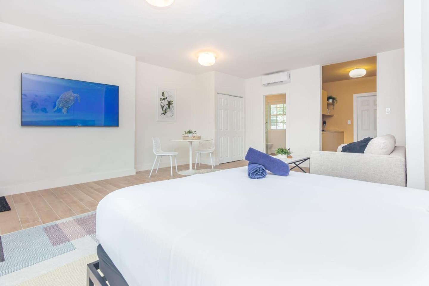 Large Stylish Studio Apartment In El Portal #3 Маямі Екстер'єр фото