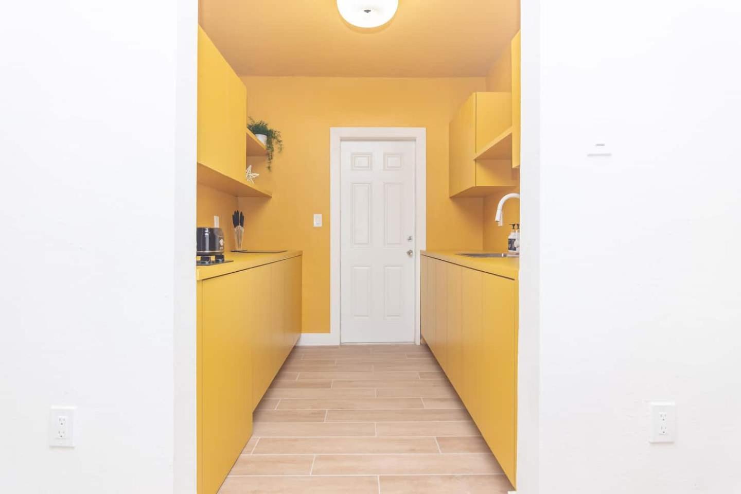 Large Stylish Studio Apartment In El Portal #3 Маямі Екстер'єр фото