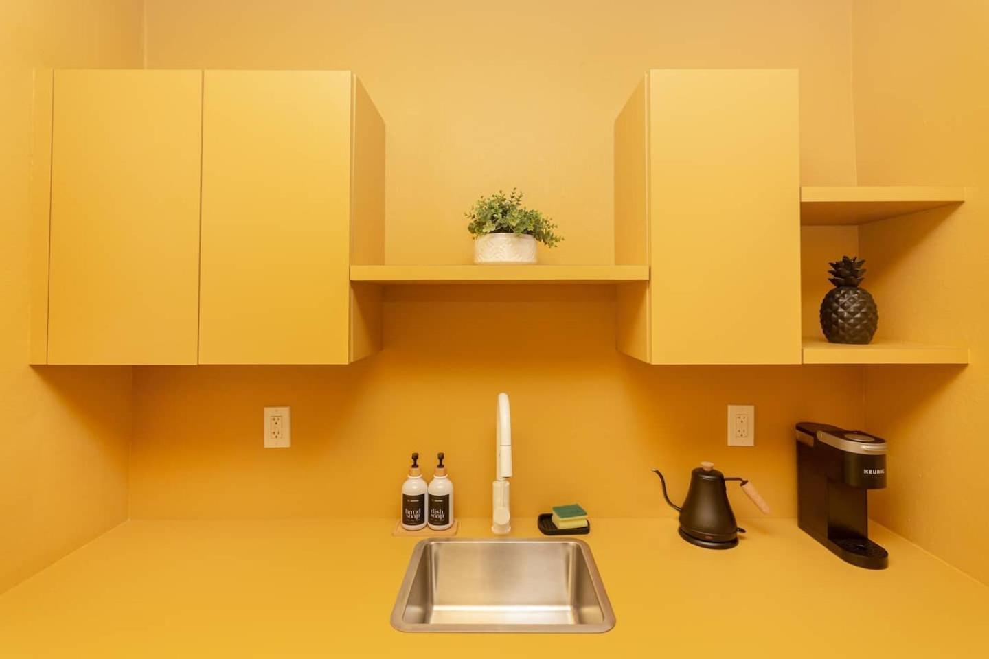 Large Stylish Studio Apartment In El Portal #3 Маямі Екстер'єр фото