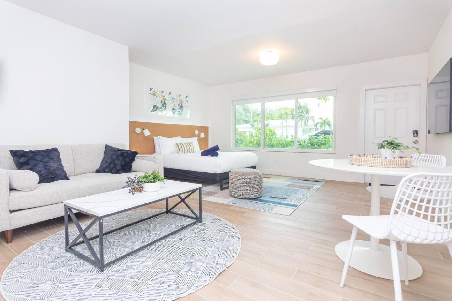 Large Stylish Studio Apartment In El Portal #3 Маямі Екстер'єр фото