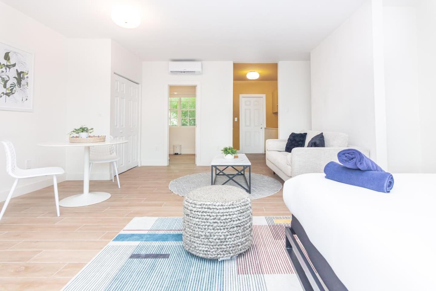Large Stylish Studio Apartment In El Portal #3 Маямі Екстер'єр фото